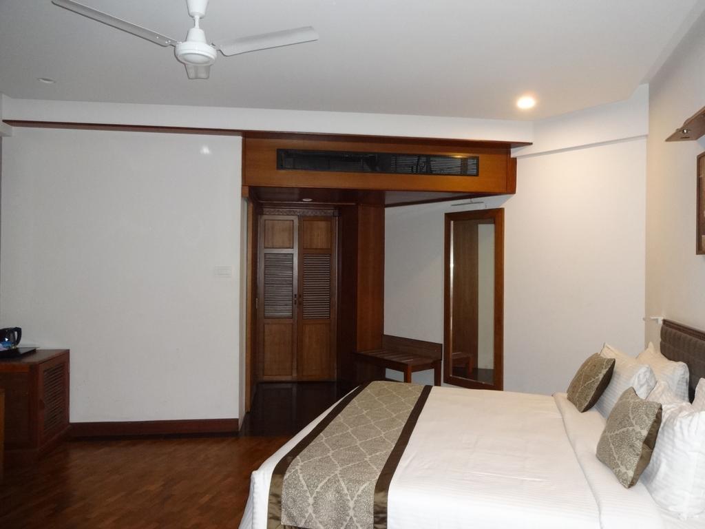 Keys Select By Lemon Tree Hotels, Malabar Gate, Calicut Exterior foto