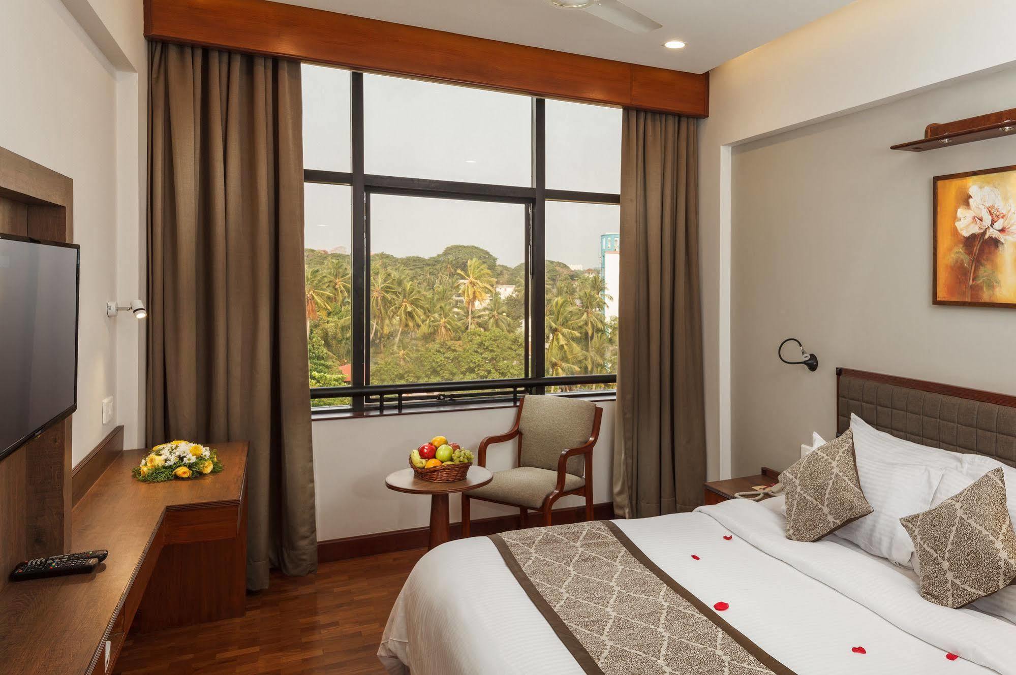 Keys Select By Lemon Tree Hotels, Malabar Gate, Calicut Exterior foto